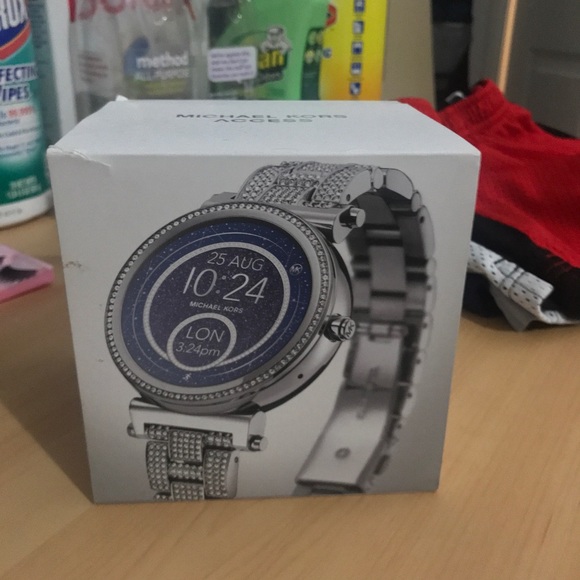 MK smart watch Michael Kors NIB NWT Bling - Picture 7 of 7